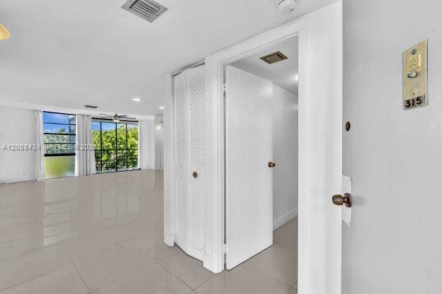 20400 W Country Club Drive, #315, Aventura, FL 33180 ENTRY FOYER