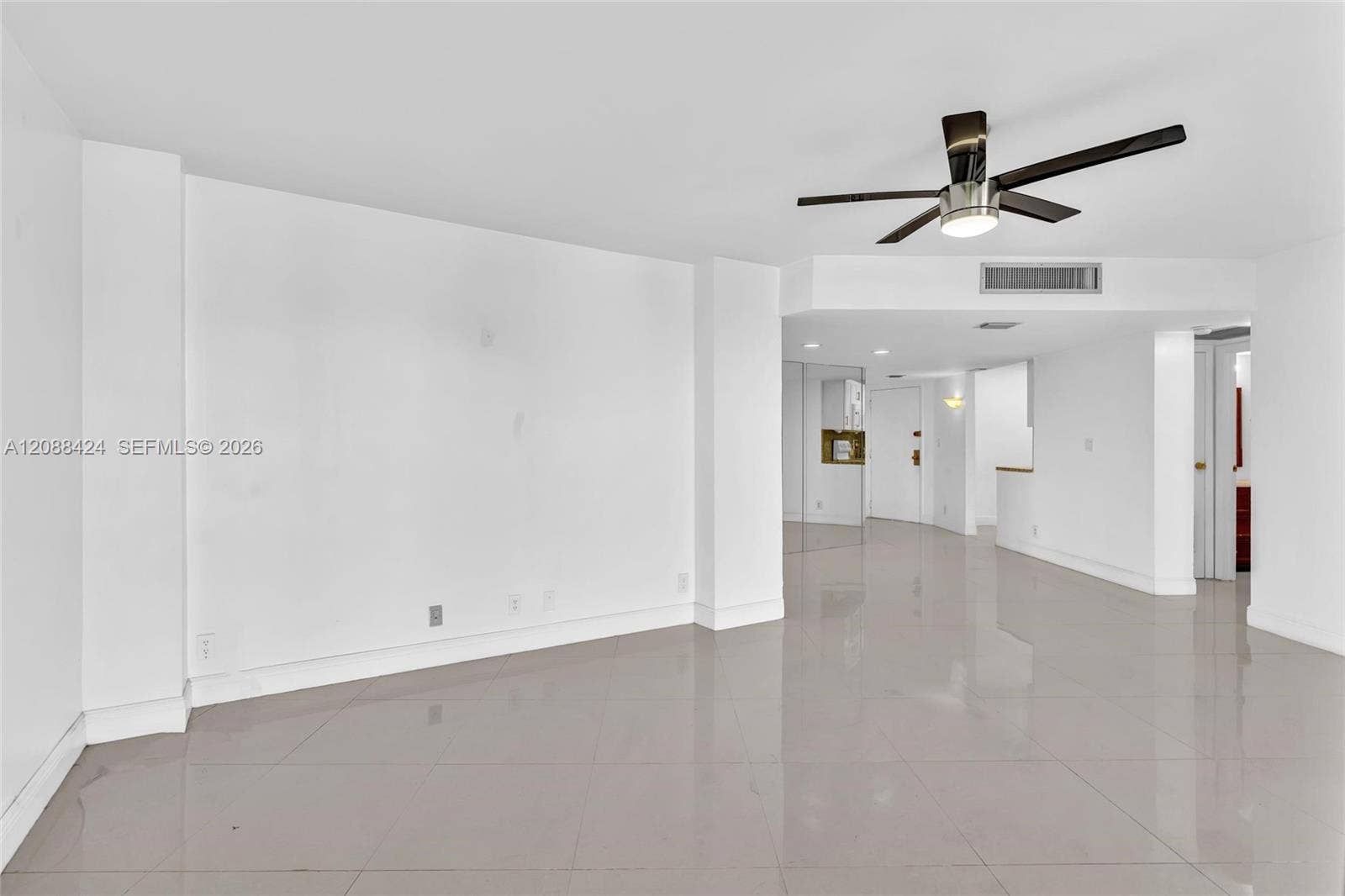 20400 W Country Club Drive, #315, Aventura, FL 33180 LIVING ROOM