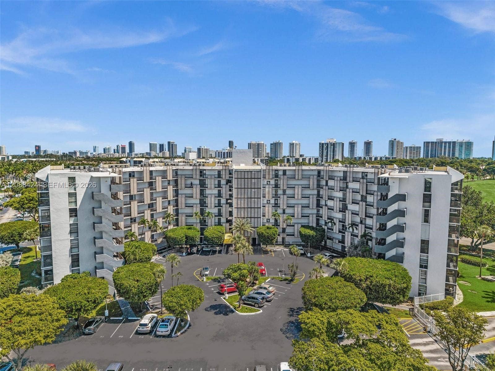 20400 W Country Club Drive, #315, Aventura, FL 33180 BISCAYA