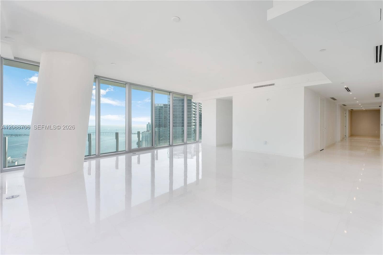 Miami, FL 33131 Photo 5