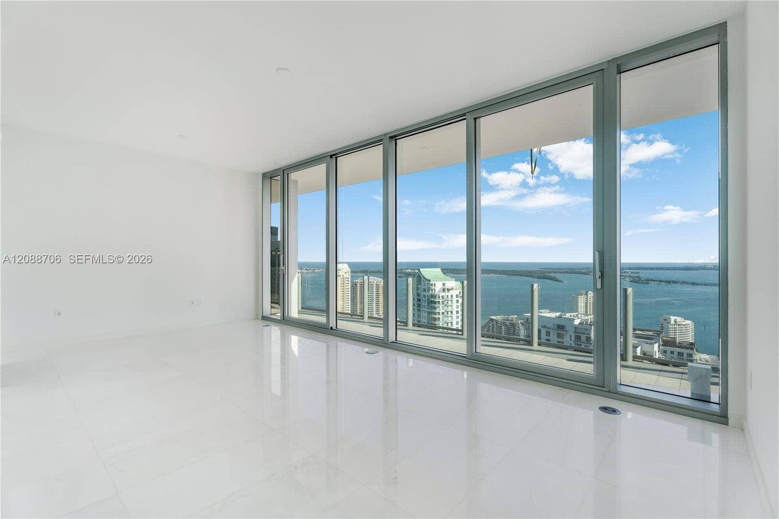 Miami, FL 33131 Photo 13