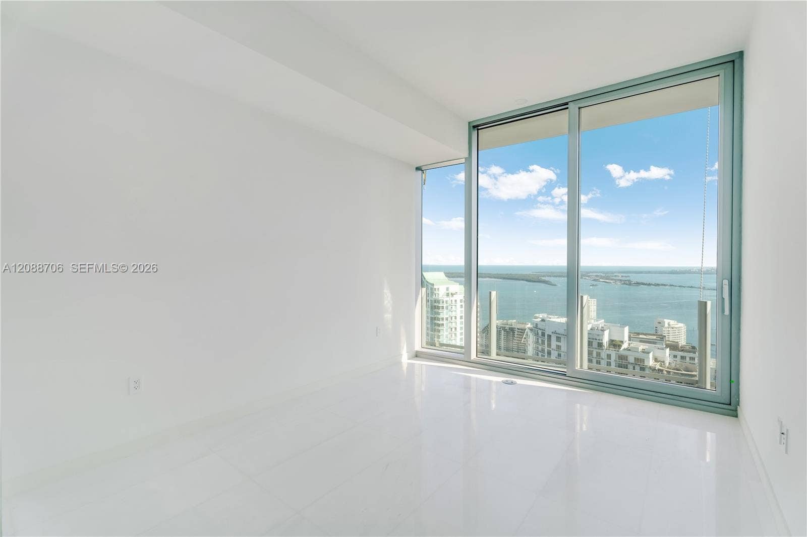 Miami, FL 33131 Photo 24