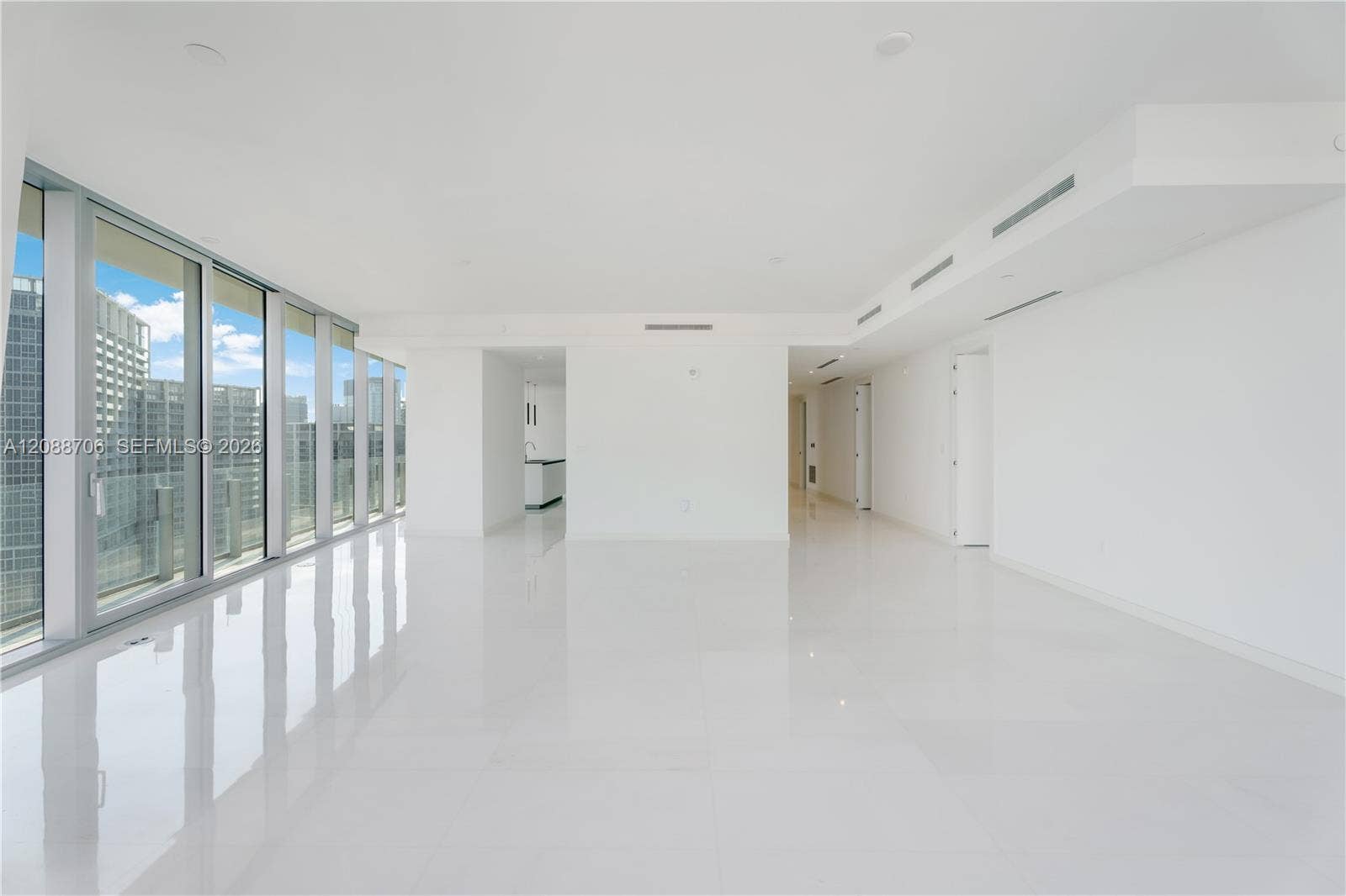 Miami, FL 33131 Photo 6