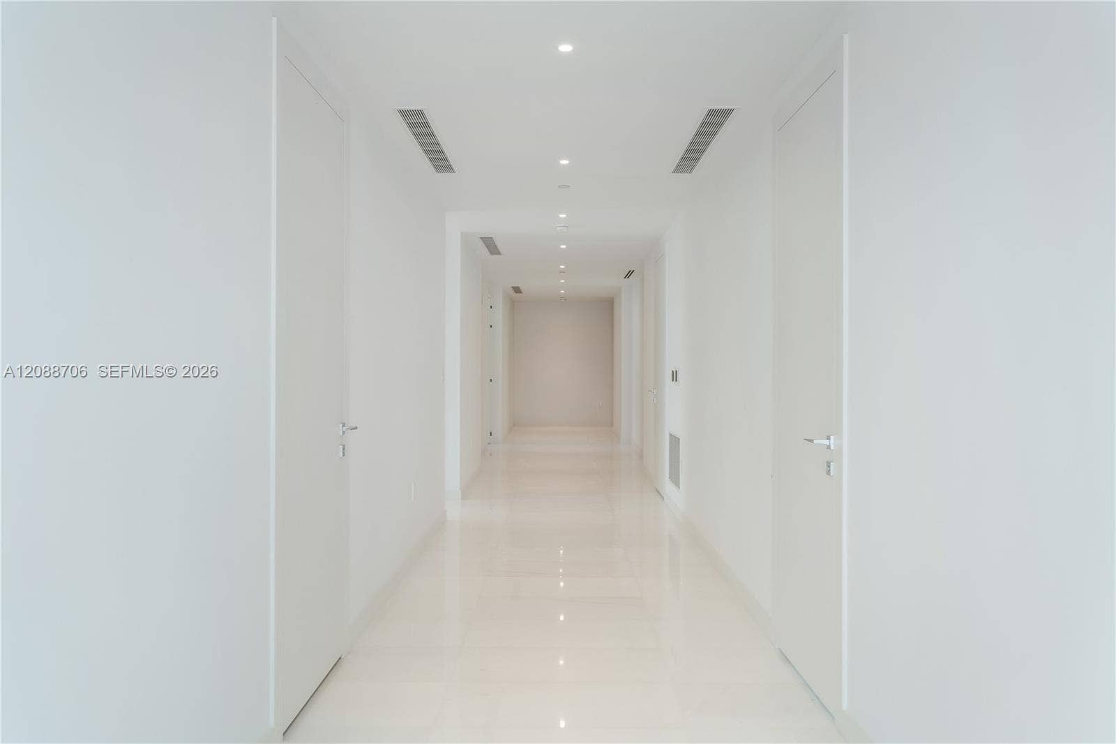 Miami, FL 33131 Photo 7