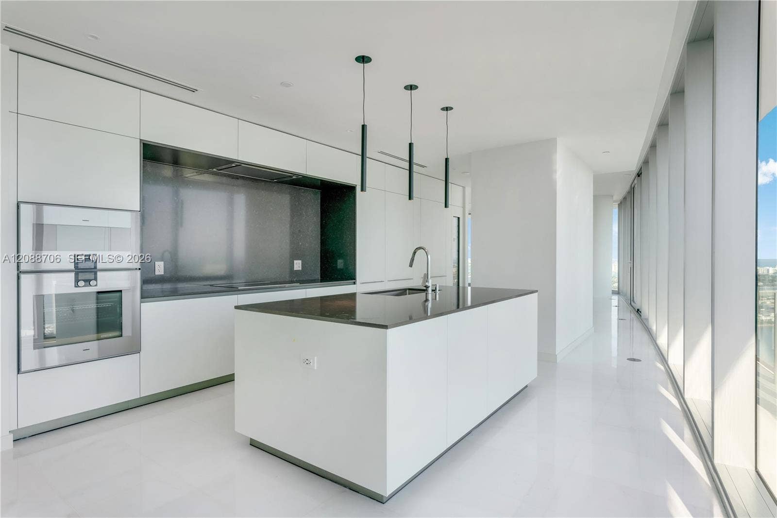 Miami, FL 33131 Photo 9