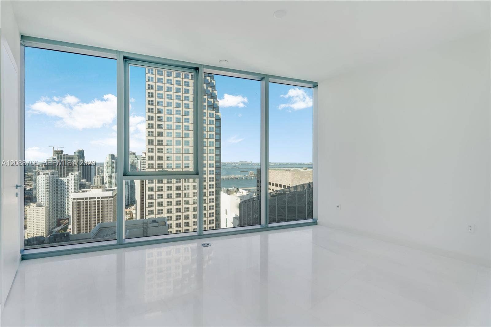 Miami, FL 33131 Photo 3