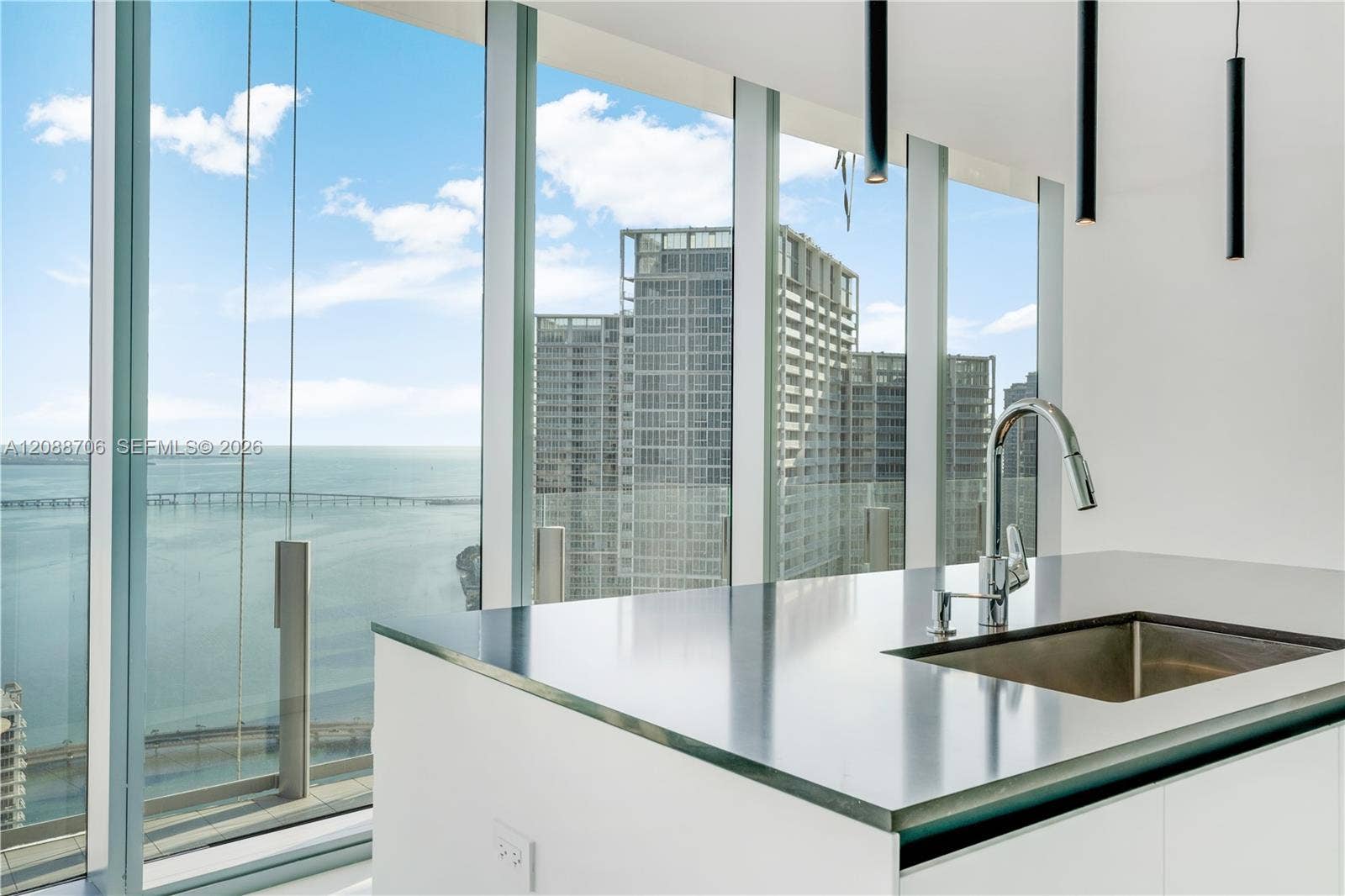 Miami, FL 33131 Photo 10