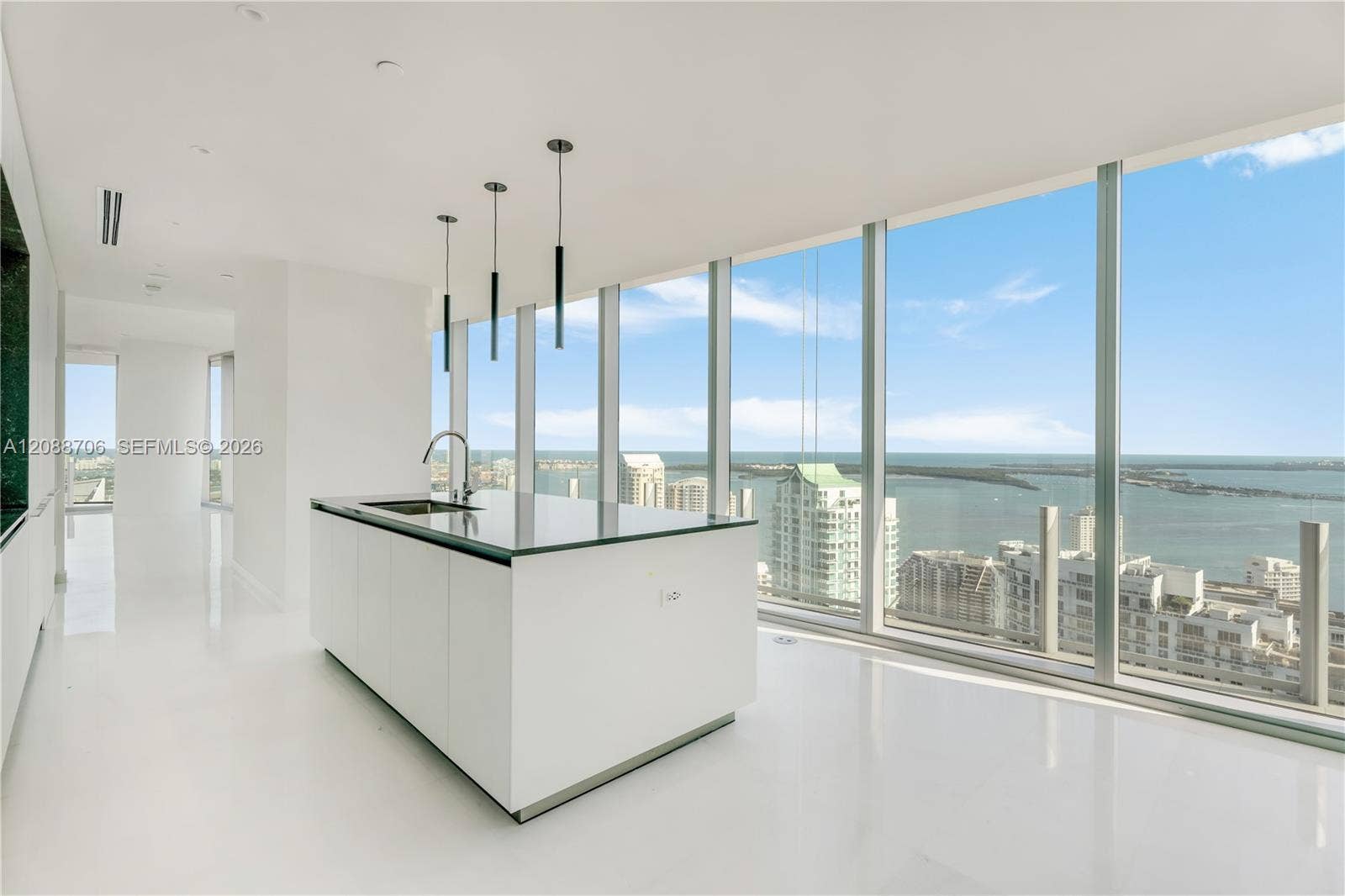 Miami, FL 33131 Photo 8