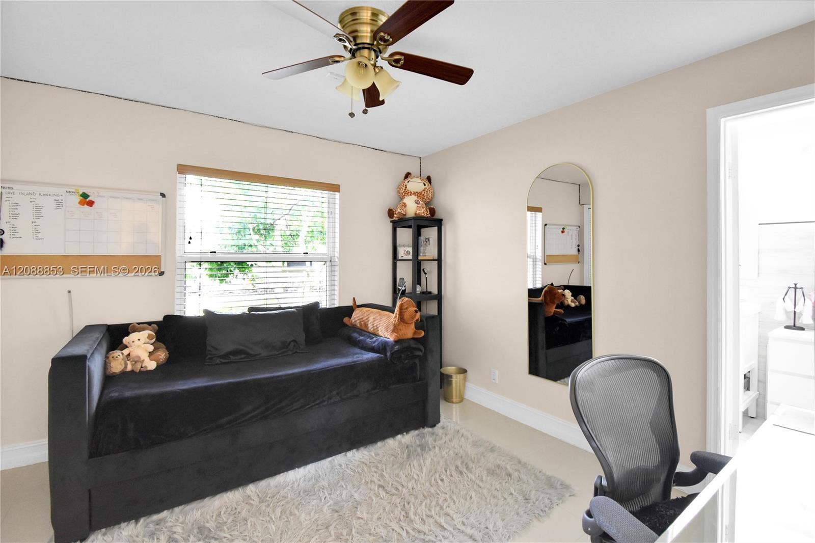 523 Stonemont Drive, Weston, FL 33326 Large ensuite bedroom