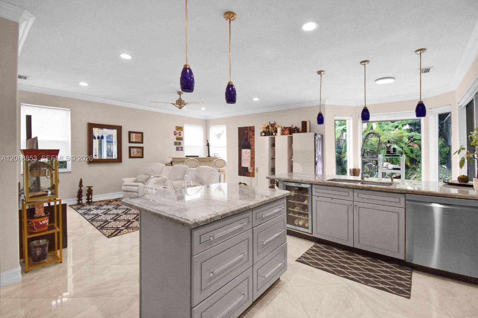 523 Stonemont Drive, Weston, FL 33326 Open-concept kitchen seamlessly connected to the family room