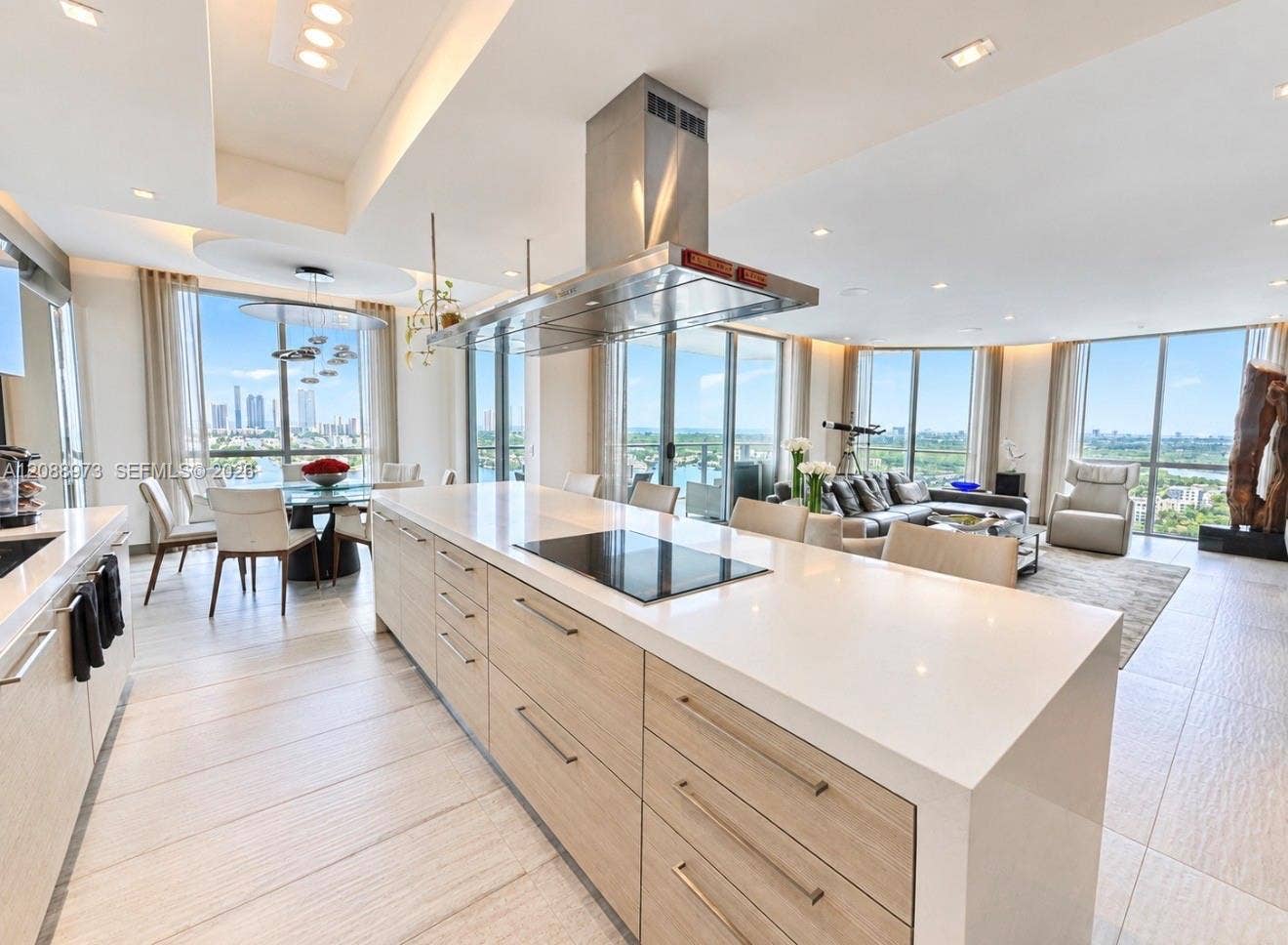 17111 Biscayne Boulevard, #2210, North Miami Beach, FL 33160 Photo 1