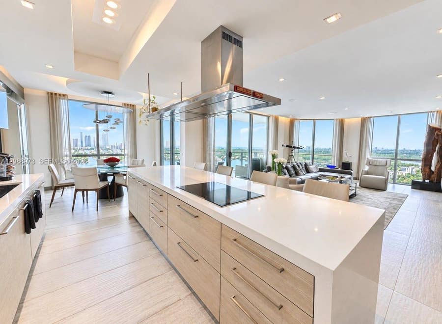 Property photo for 17111 Biscayne Boulevard, #2210, North Miami Beach, FL