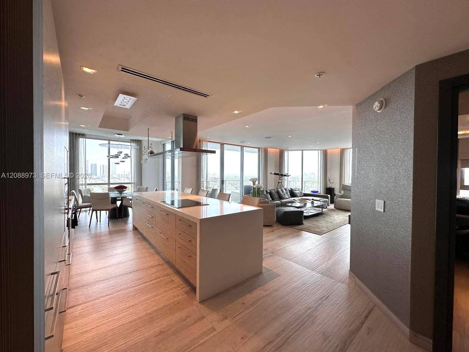 17111 Biscayne Boulevard, #2210, North Miami Beach, FL 33160 Photo 8
