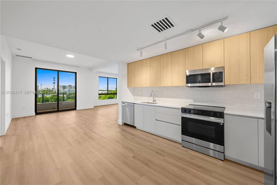 Property photo for 215 SE 4th Street, #406, Hallandale Beach, FL