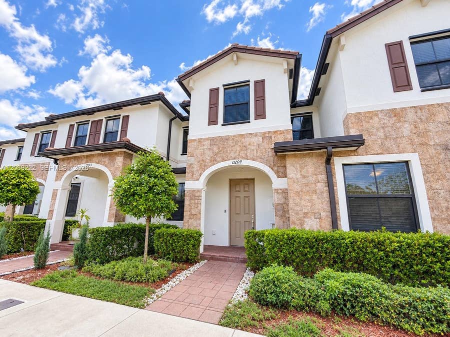 Property photo for 11209 W 34th Way, #11209, Hialeah, FL
