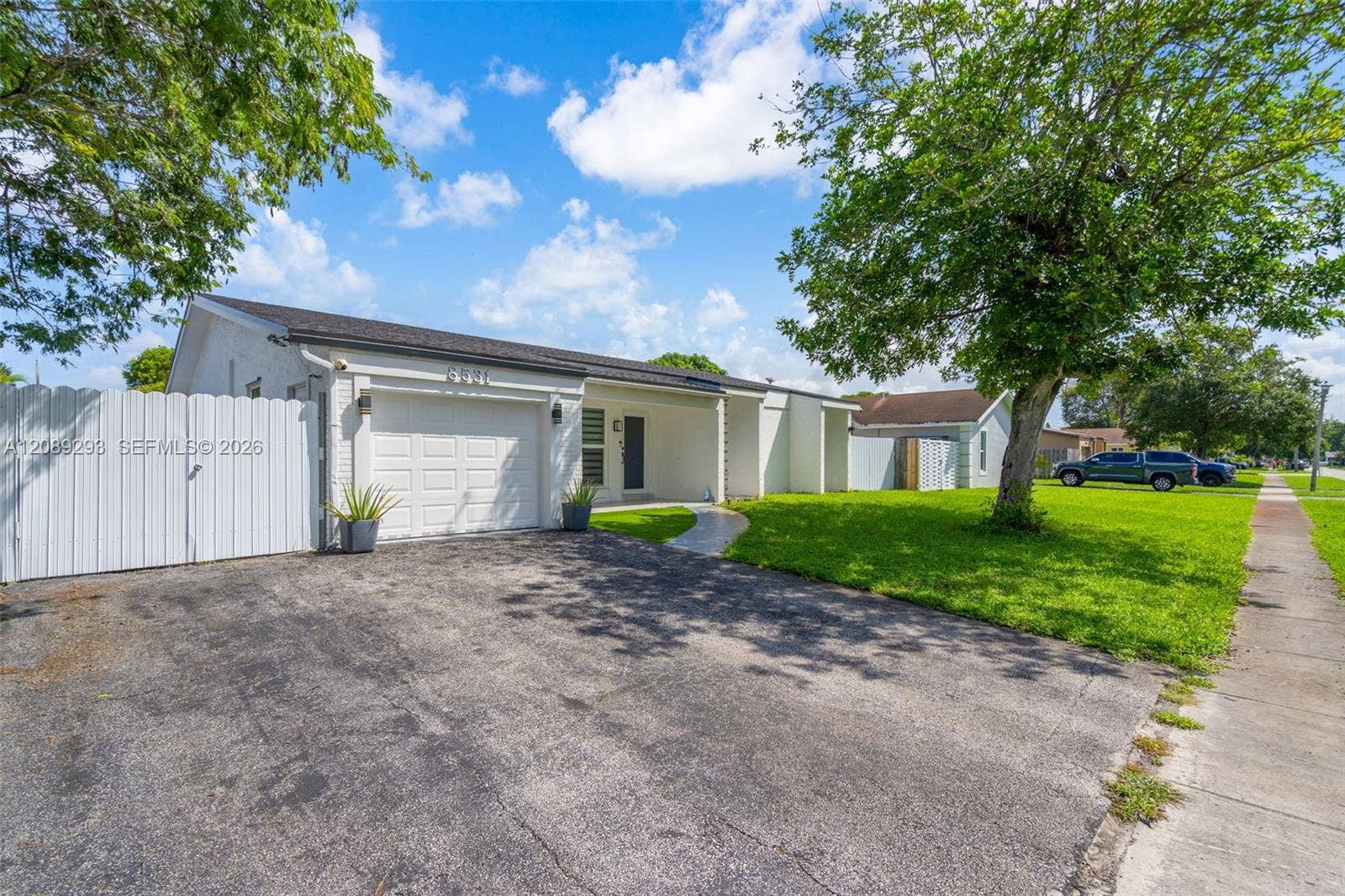 8531 NW 8th Street, Pembroke Pines, FL 33024 Photo 2