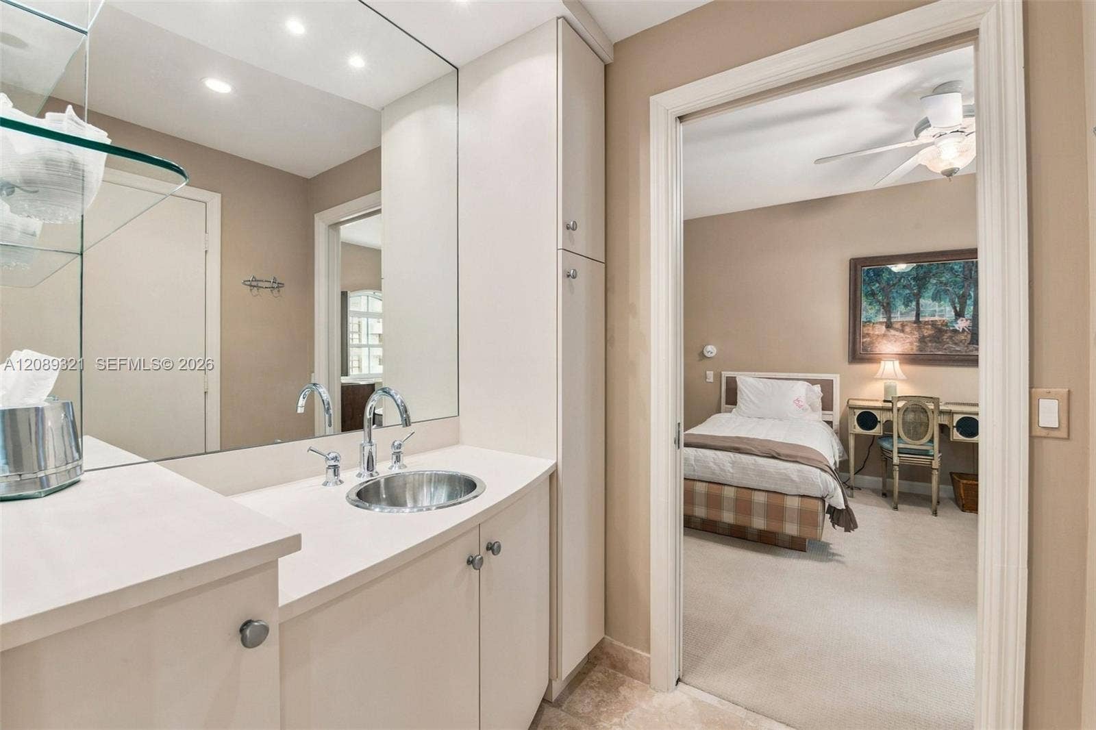 610 Valencia Avenue, #502, Coral Gables, FL 33134 shared bathroom