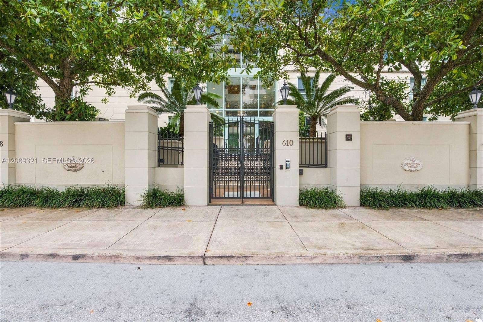 610 Valencia Avenue, #502, Coral Gables, FL 33134 Photo 2
