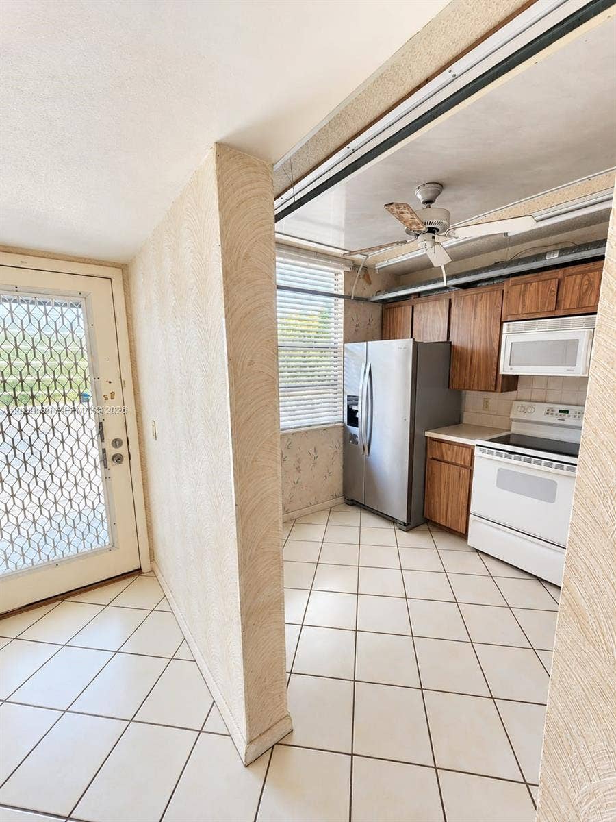 1717 Whitehall Drive, #304, Davie, FL 33324 Photo 4