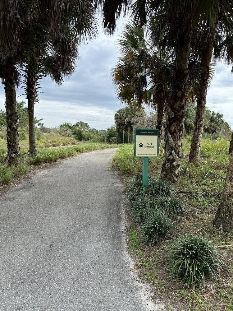 Plantation Preserve nature trail next door to Hawthorne Village
