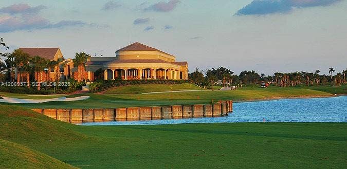 Plantation Preserve Golf Club is next door. Open to the public, club house is also open to public for lunch/dinner/ buffets, and bar.
