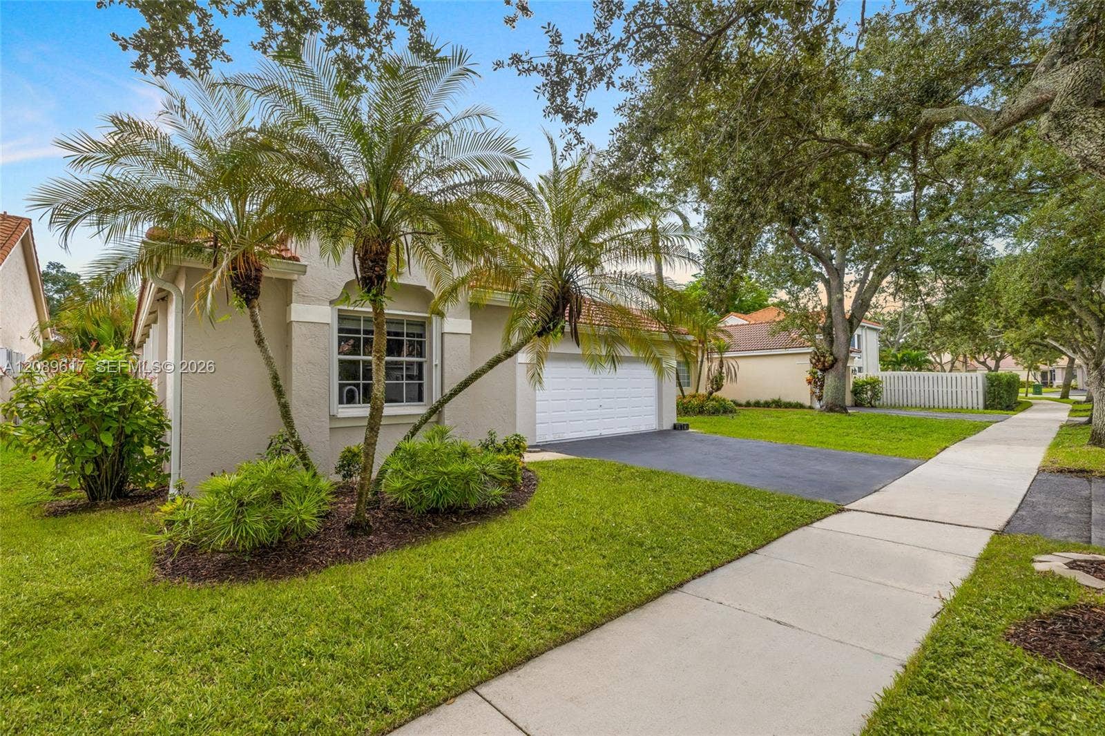 1315 Bayview Circle, Weston, FL 33326 Photo 2
