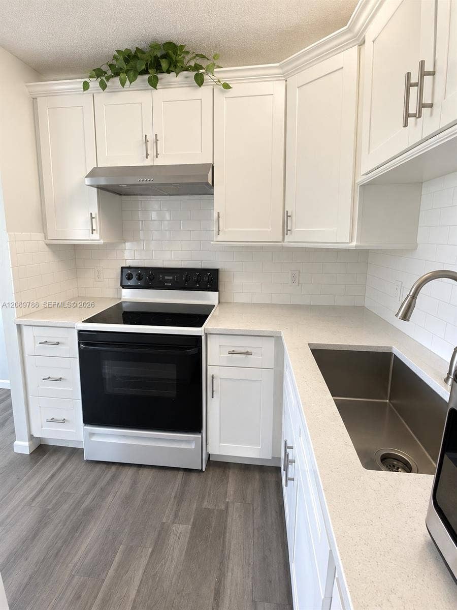 Open concept kitchen / dinning area