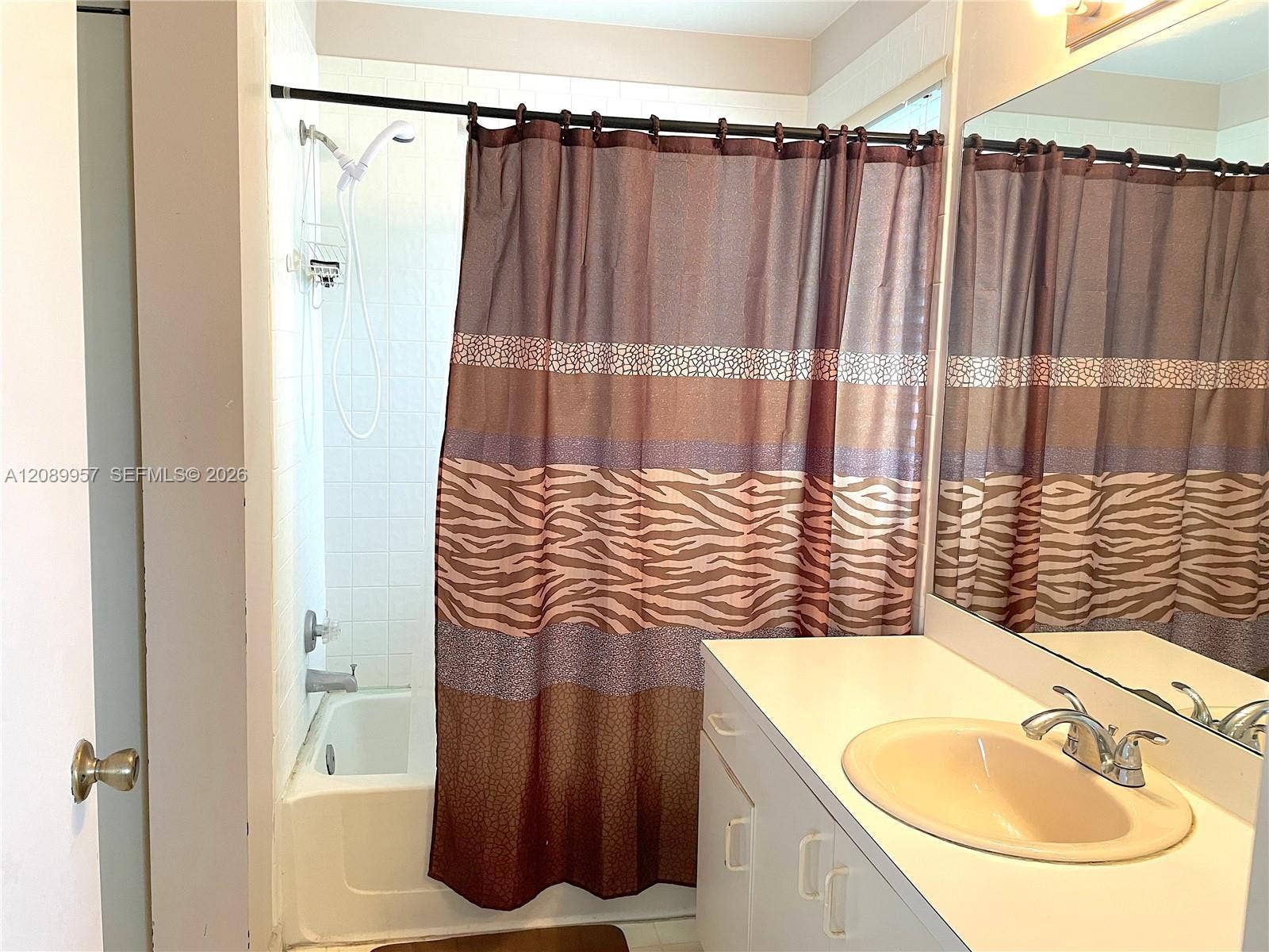 8851 SW 9th Court, Pembroke Pines, FL 33025 Primary Bathroom