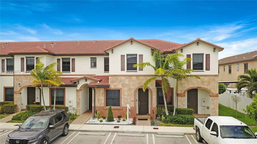 Property photo for 10628 W 33rd Way, Hialeah, FL
