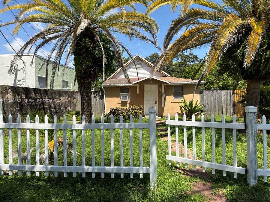 Property photo for 113 SE 4th Street, Hallandale Beach, FL
