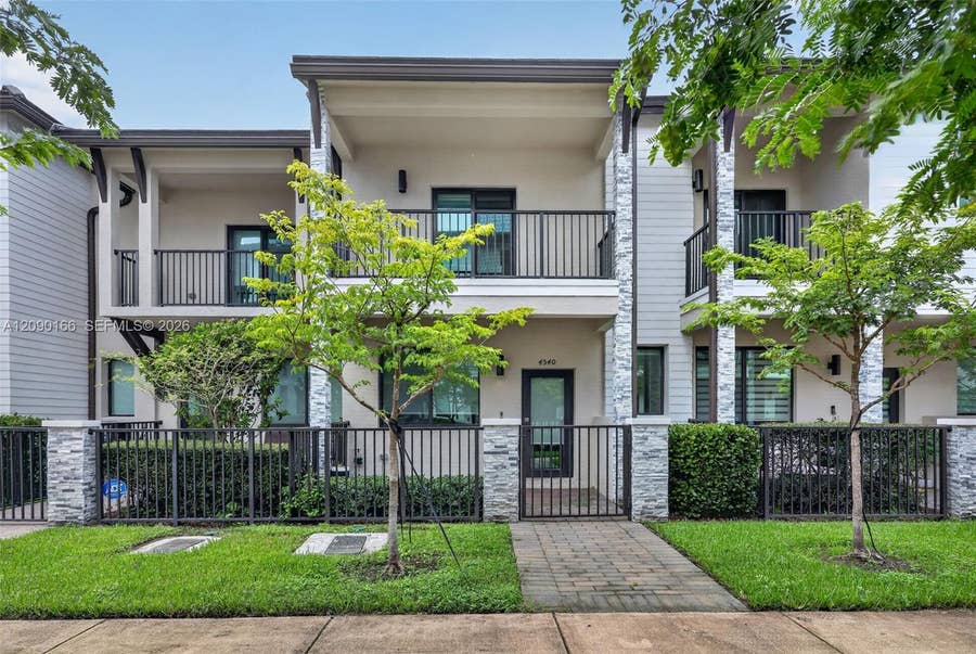 Property photo for 4540 NW 83rd Path, Doral, FL