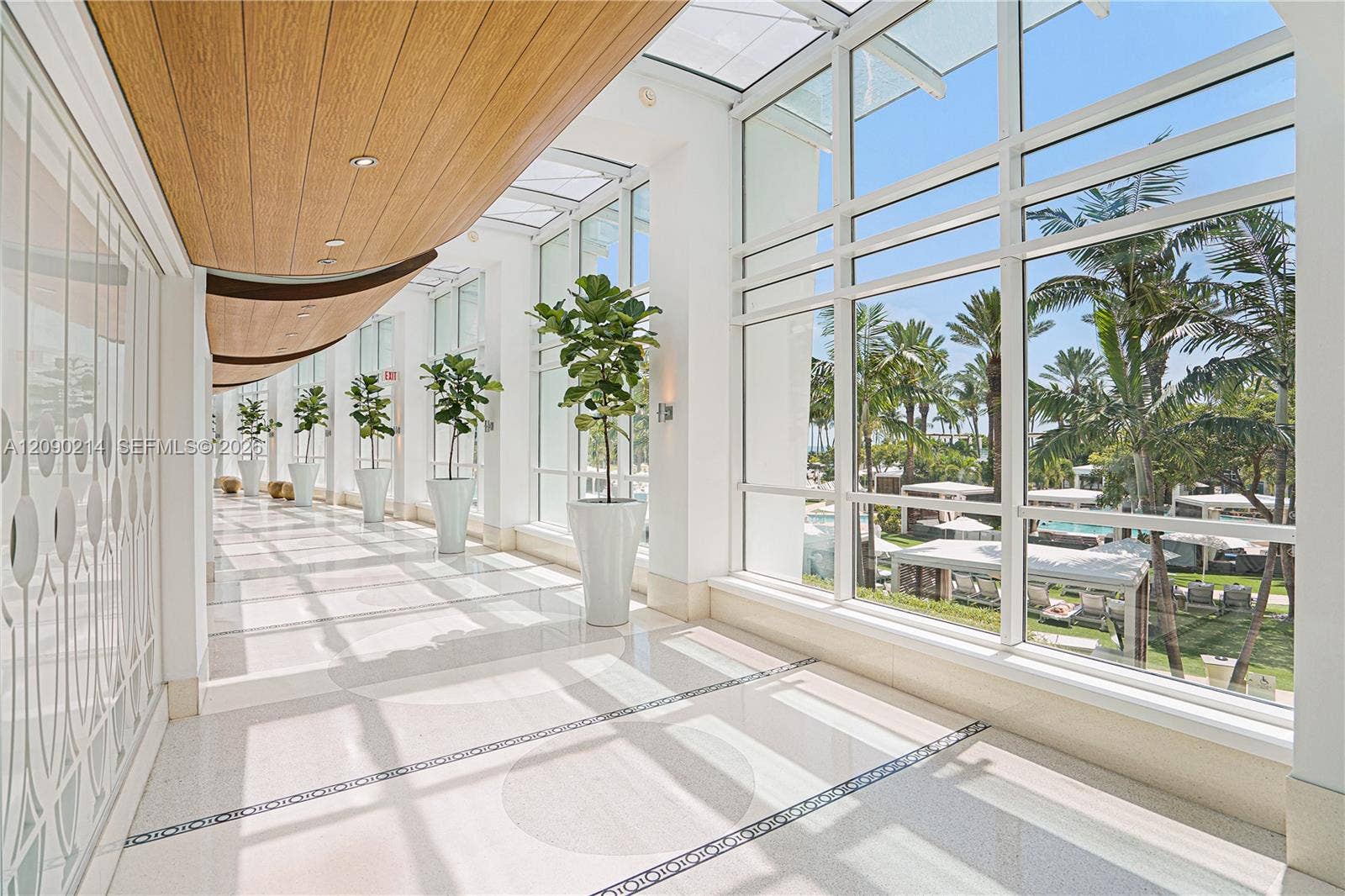 4391 Collins Avenue, #506/507, Miami Beach, FL 33140 Hallway to main hotel