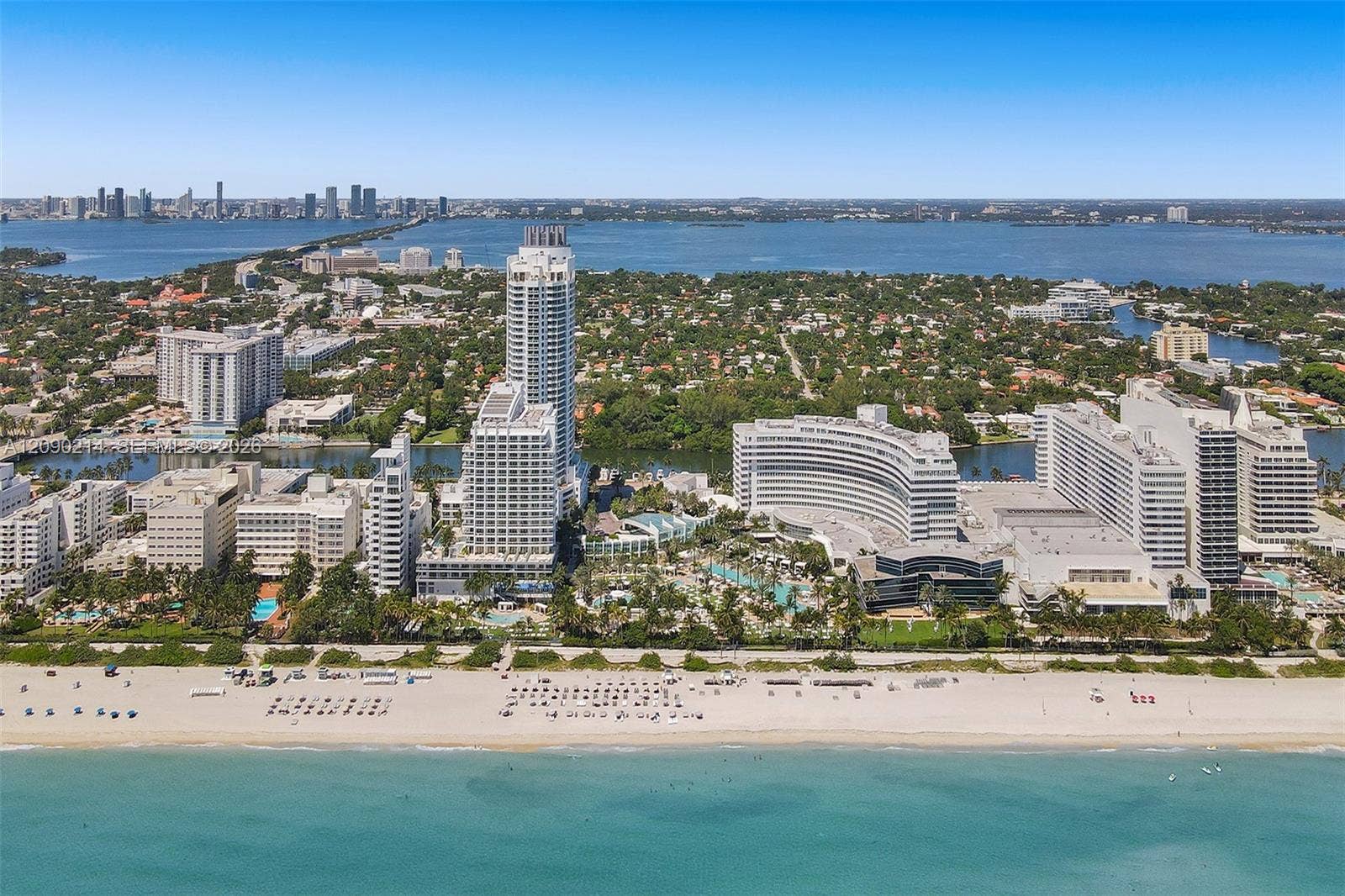 4391 Collins Avenue, #506/507, Miami Beach, FL 33140 Fontainebleau II & III grounds