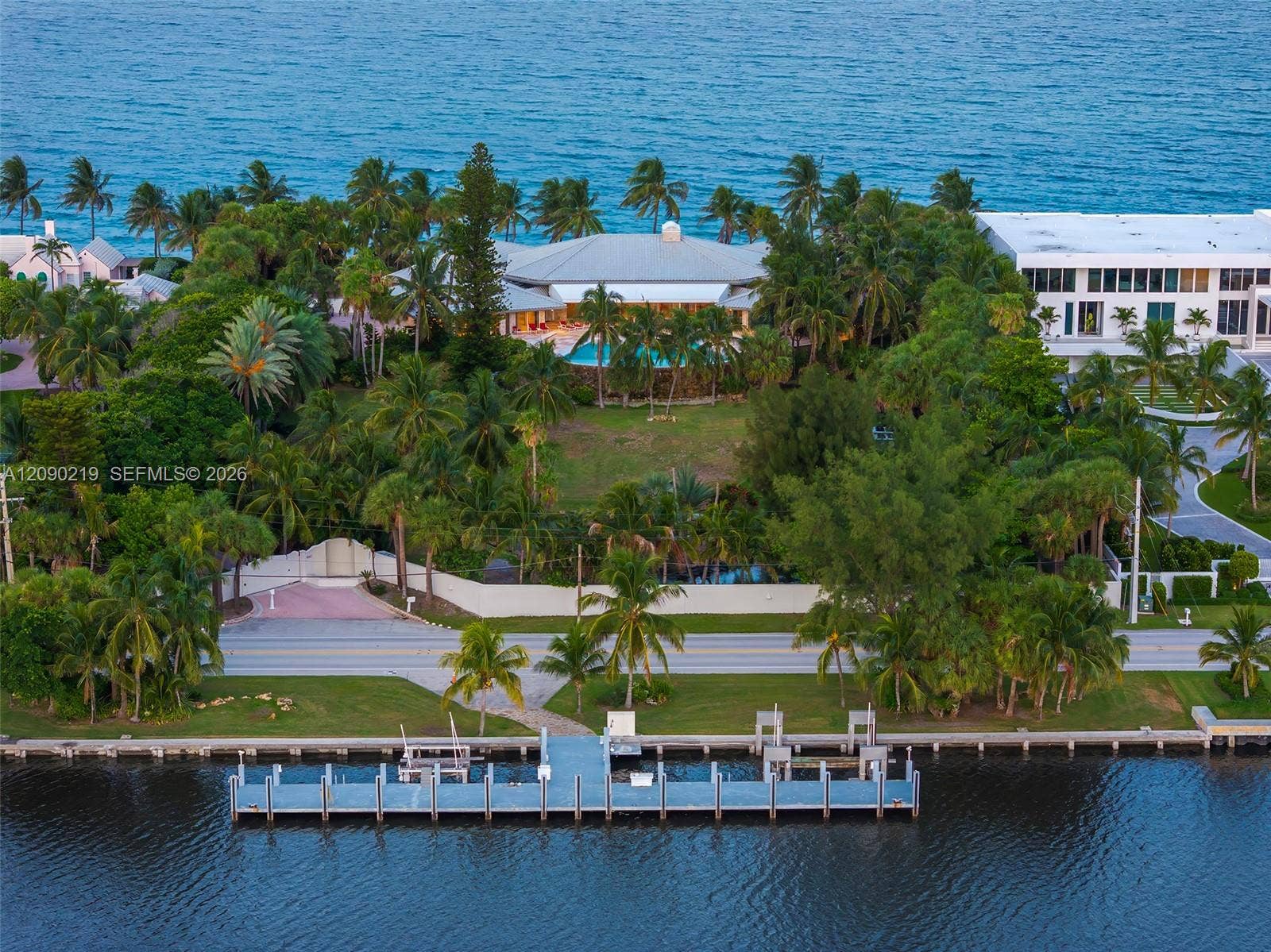 960 S Ocean Boulevard, Manalapan, FL 33462 approx 100 ft dock, 250 ft intracoastal front
