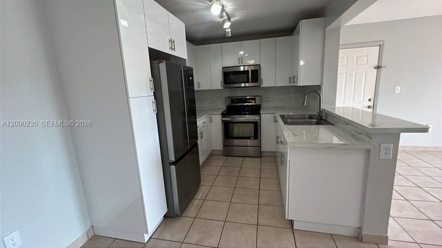 Property photo for 200 W Palm Circle W, #104, Pembroke Pines, FL