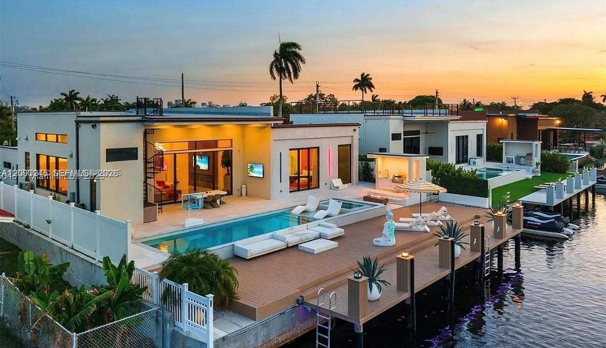 2225 NE 19th Street, Fort Lauderdale, FL 33305 private dock