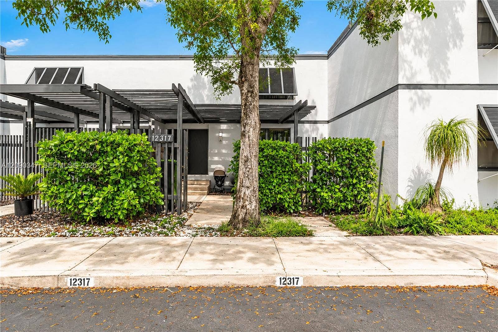 12317 NW 11th Street, Pembroke Pines, FL 33026 Photo 2