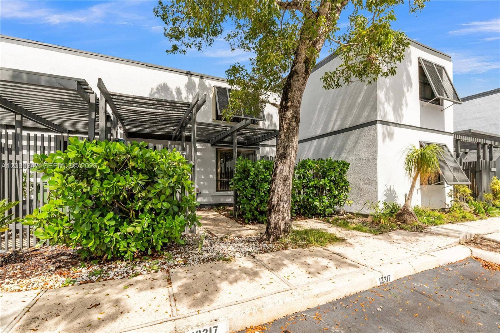 12317 NW 11th Street, Pembroke Pines, FL 33026 Photo 3