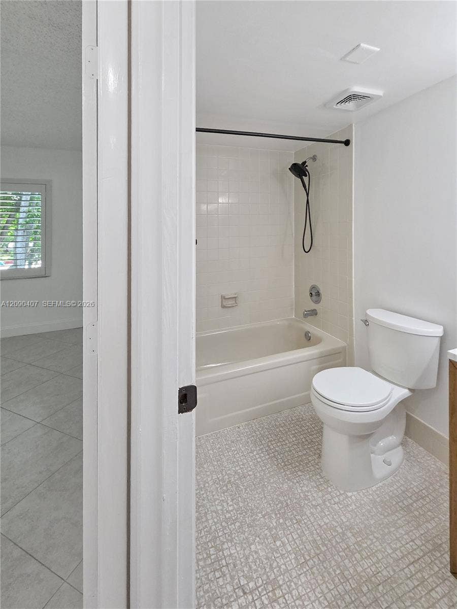 2212 S Cypress Bend Drive, #301, Pompano Beach, Pompano Beach, FL 33069 Photo 10