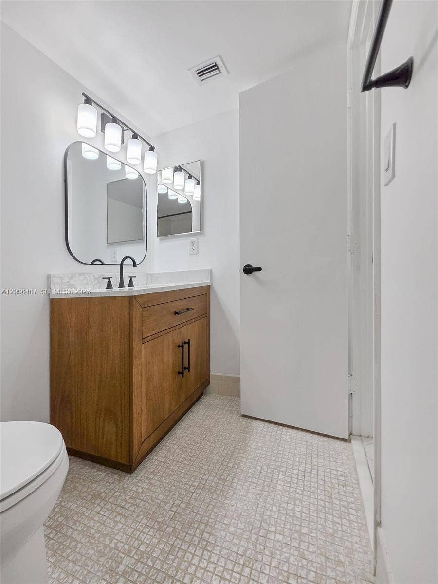 2212 S Cypress Bend Drive, #301, Pompano Beach, Pompano Beach, FL 33069 Photo 11