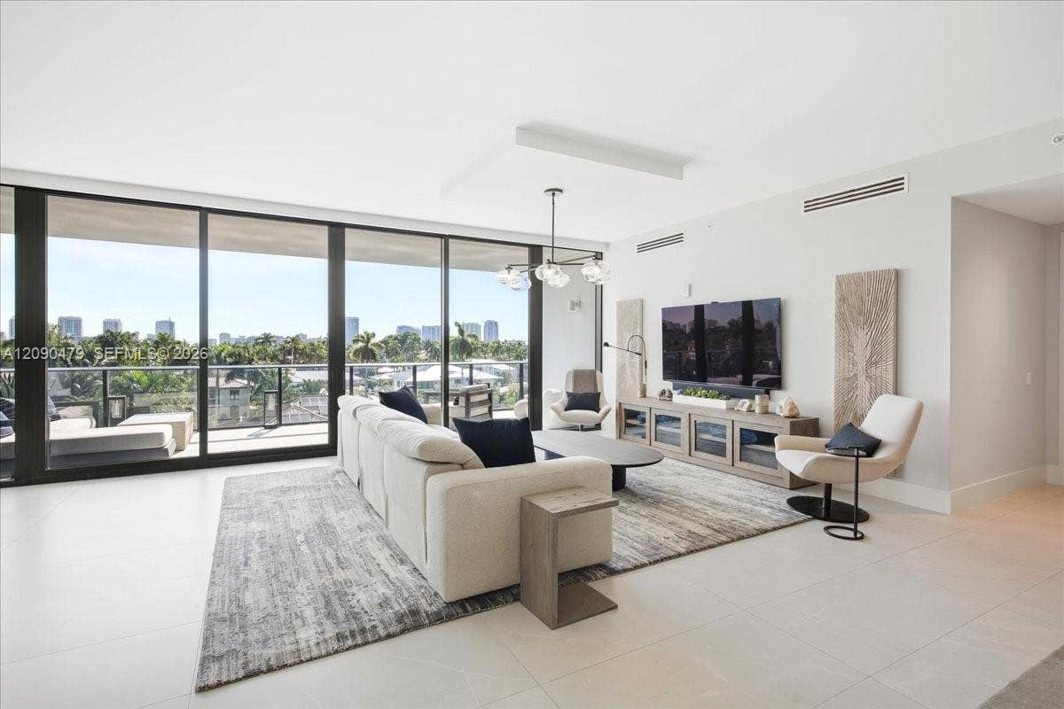 160 Isle Of Venice Drive, #PH3, Fort Lauderdale, FL 33301 Photo 5