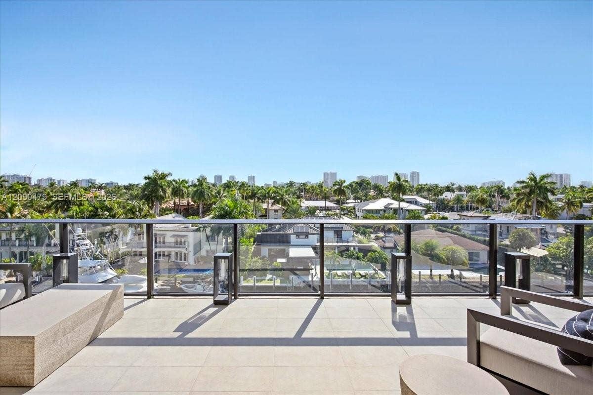 160 Isle Of Venice Drive, #PH3, Fort Lauderdale, FL 33301 Photo 2