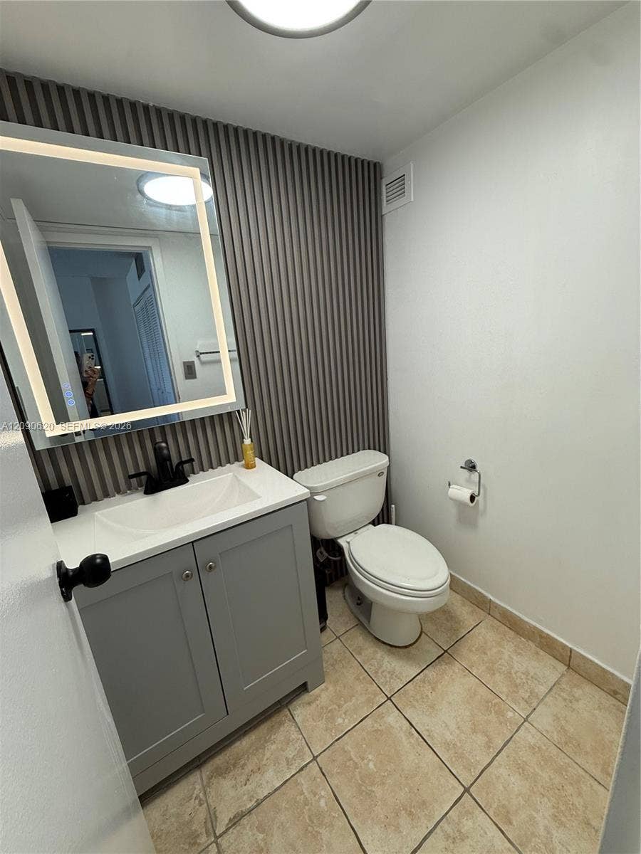 17021 N Bay Road, #1021, Sunny Isles Beach, Sunny Isles Beach, FL 33160 Half bath