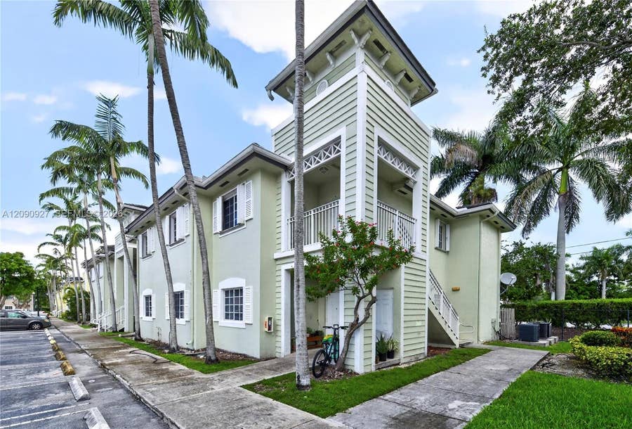 Property photo for 359 NE 27th Terrace, #204, Homestead, FL