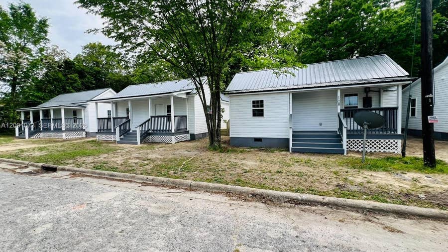 Property photo for 106 E Dewey Street, NC