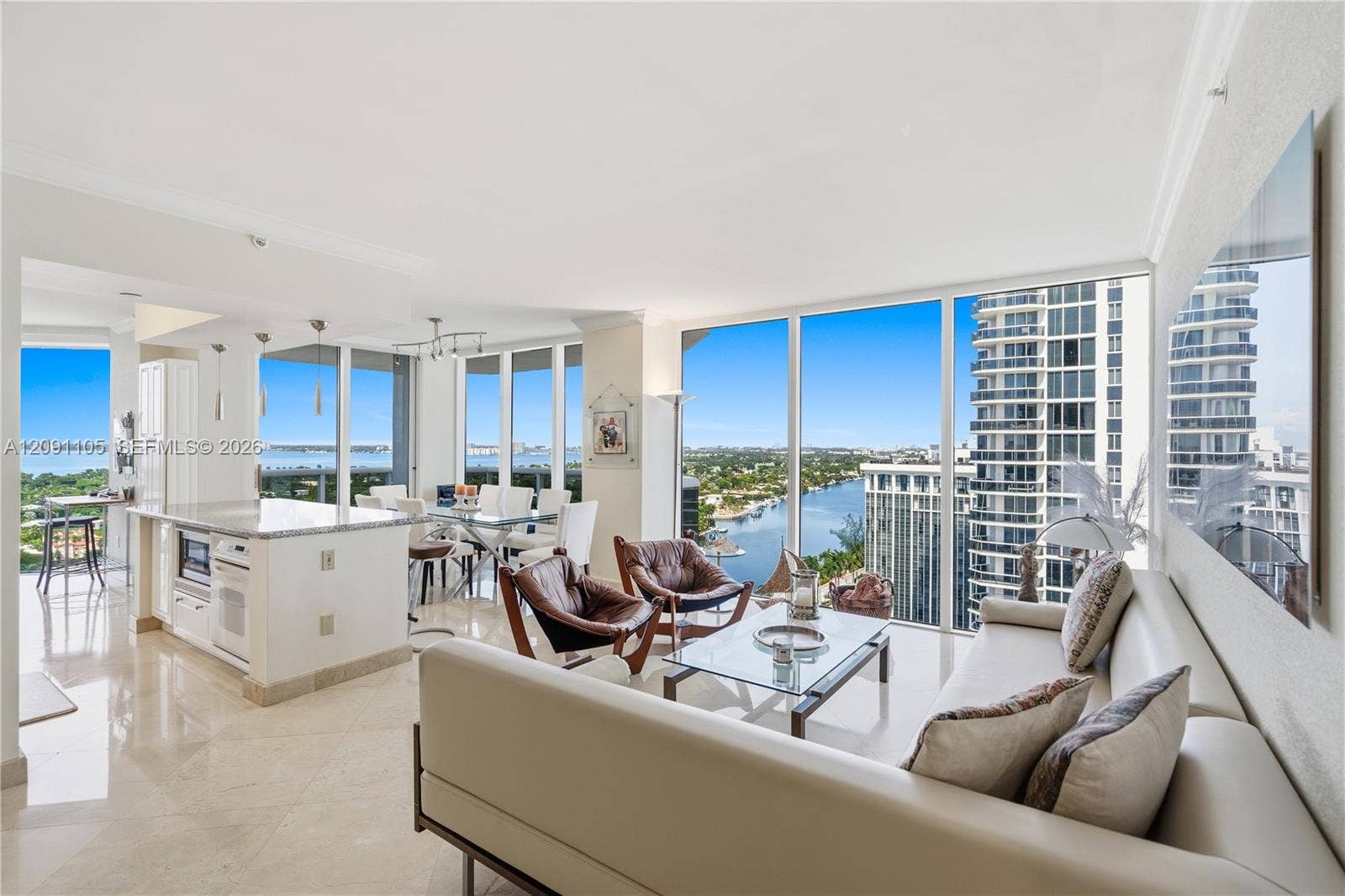 4775 Collins Avenue, #2207, Miami Beach, FL 33140 Living room