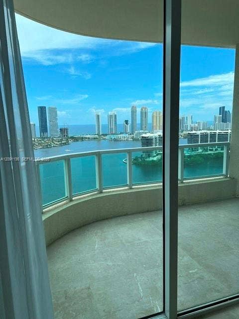 3330 NE 190th Street, #LPH14, Aventura, FL 33180 in Master