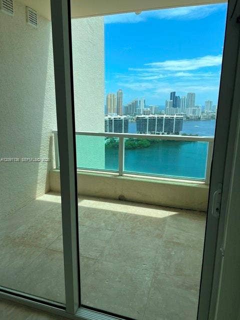 3330 NE 190th Street, #LPH14, Aventura, FL 33180 2nd room