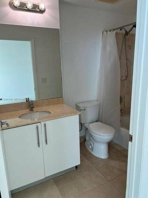 3330 NE 190th Street, #LPH14, Aventura, FL 33180 inside 3rd room