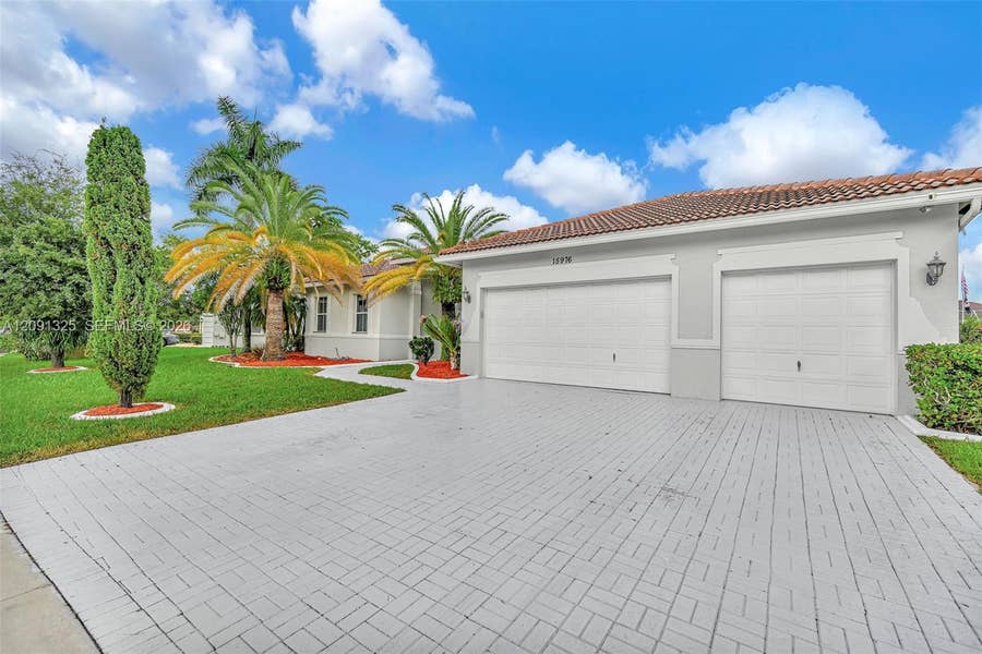 Property photo for 15976 SW 4th Street, Pembroke Pines, FL